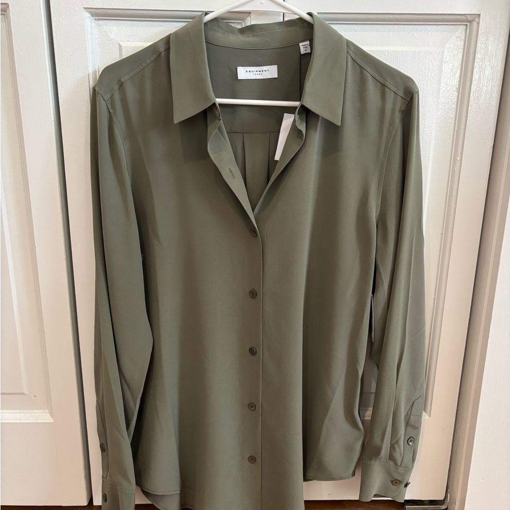 Equipment Women’s Silk Top - Medium (NWT)
